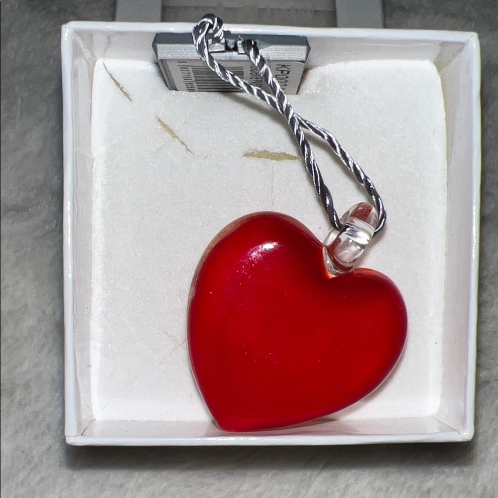 Elegant Red and Gold Heart Pendant - Picture 2 of 5